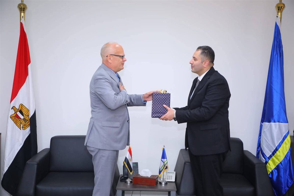 محافظ دمياط يستقبل السفير السويدي لبحث فرص الاستثمار 