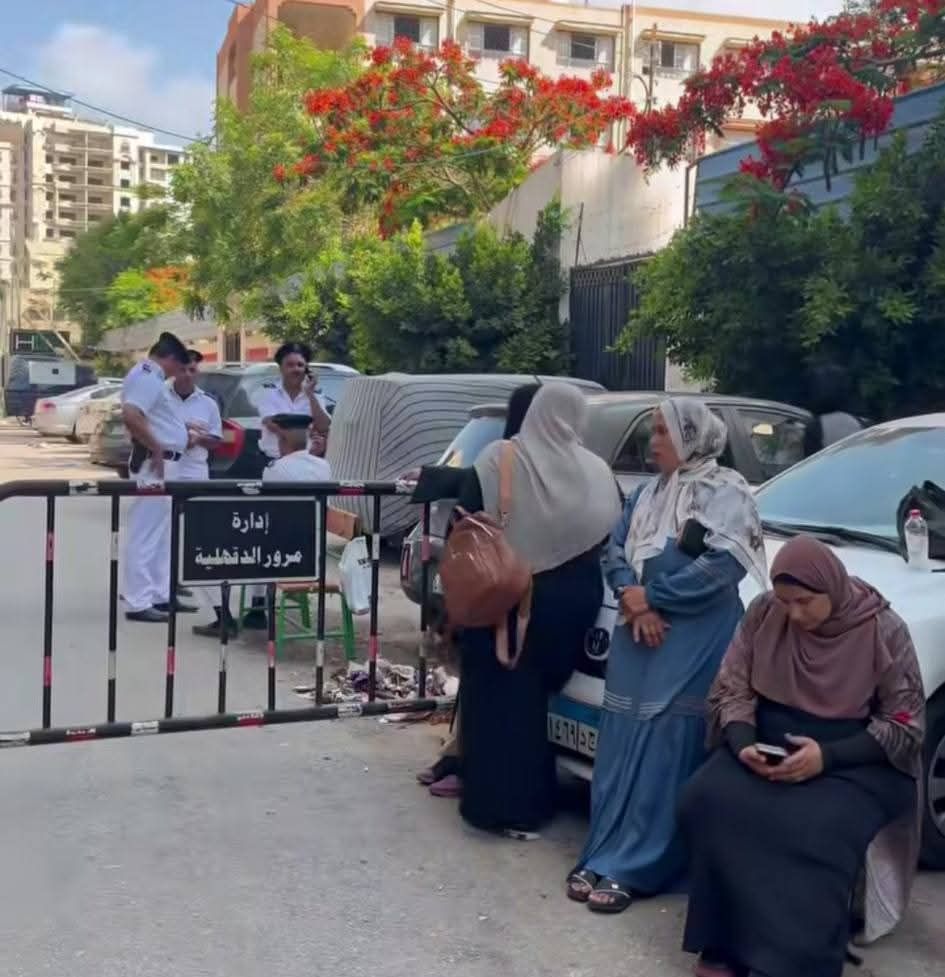  أولياء الأمور أمام لجان الثانوية العامة بالدقهلية