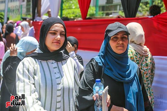 خروج الطالبات بعد الامتحان
