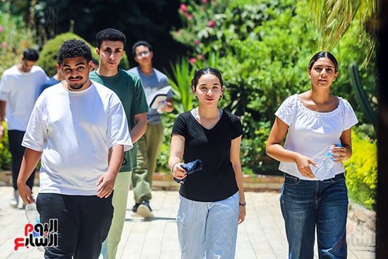 انتهاء امتحان اللغة العربية