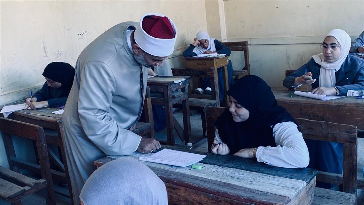 رئيس منطقة الدقهلية الأزهرية يتابع امتحان البلاغة للشهادة الثانوية