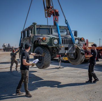 وصول أولى المركبات التكتيكية إلى قاعدة القوة المتعددة الجنسيات (ISF) في قطاع غزة، فيتو