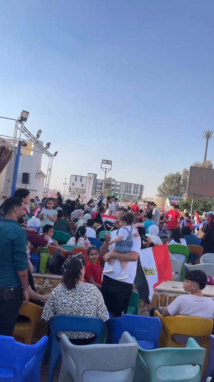بالأعلام وتشيرتات المنتخب.. جماهير الشرقية تتوافد لمتابعة مواجهة مصر والأرجنتين،فيتو