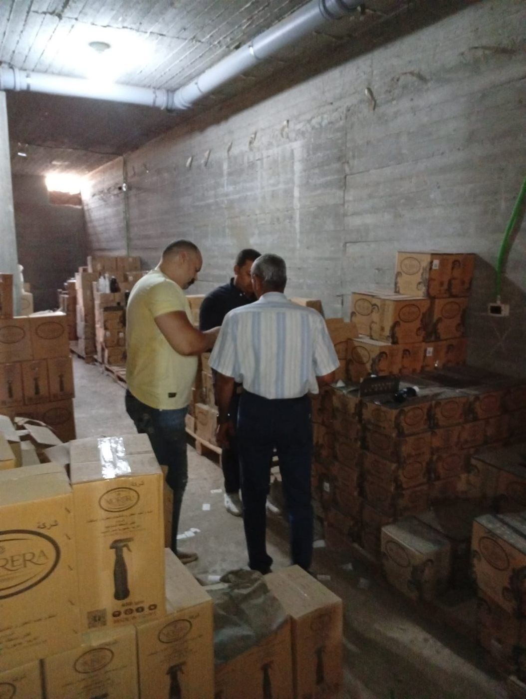 تموين الغربية يكتشف مصنعا يعيد تدوير مستحضرات التجميل والمنظفات منتهية الصلاحية بقطور، فيتو