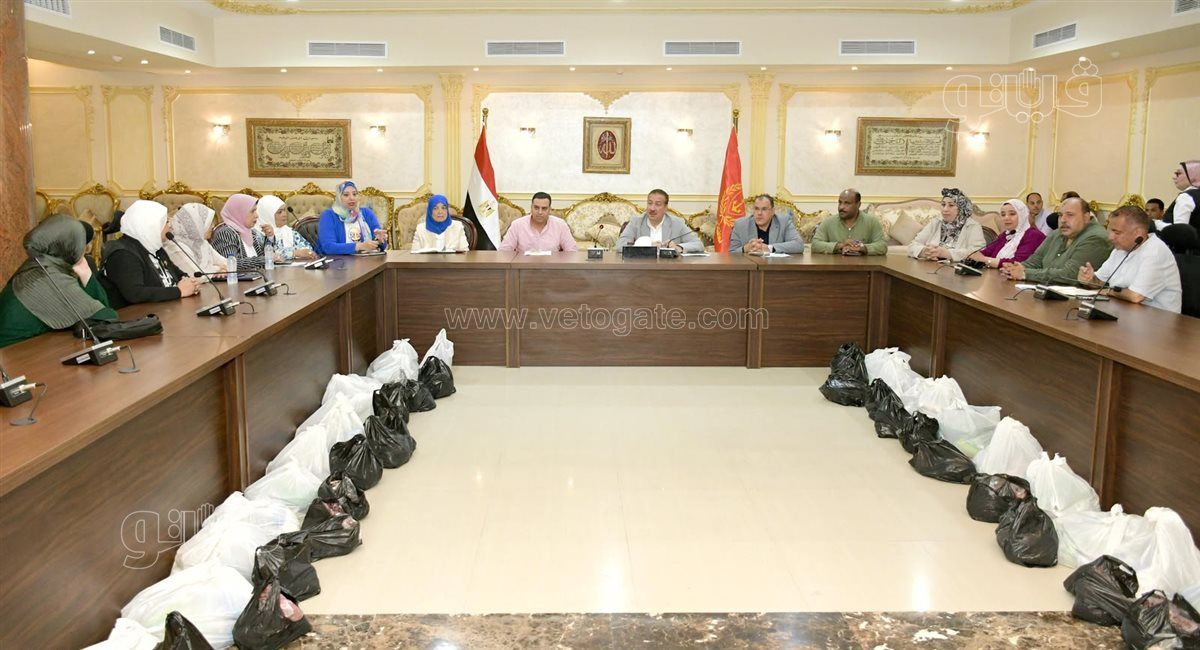 محافظ بورسعيد يستقبل 75 حالة إنسانية خلال لقاءات الخير 