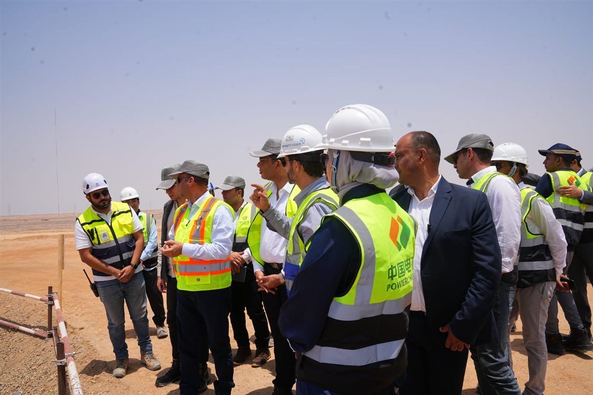 جولة وزير العمل داخل مشروع