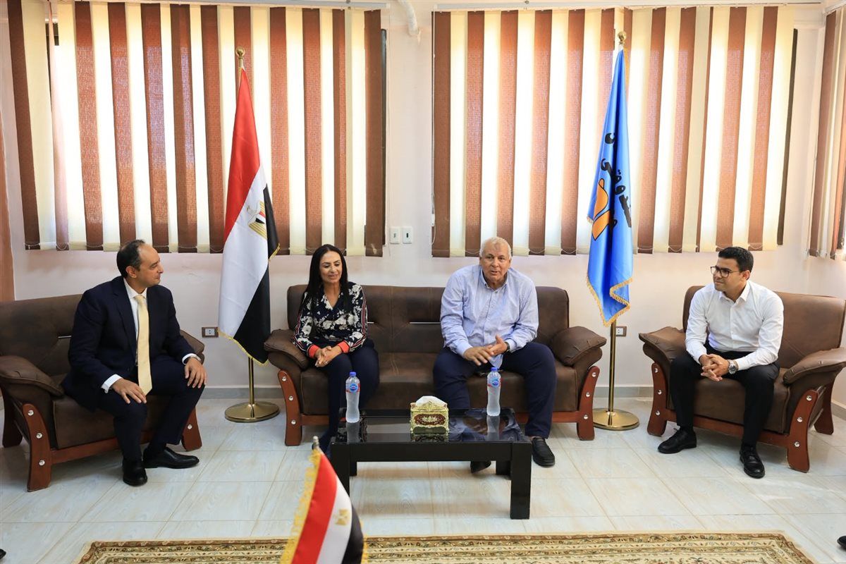 وزيرة التضامن ومحافظ مطروح يتفقدان مركز العزيمة
