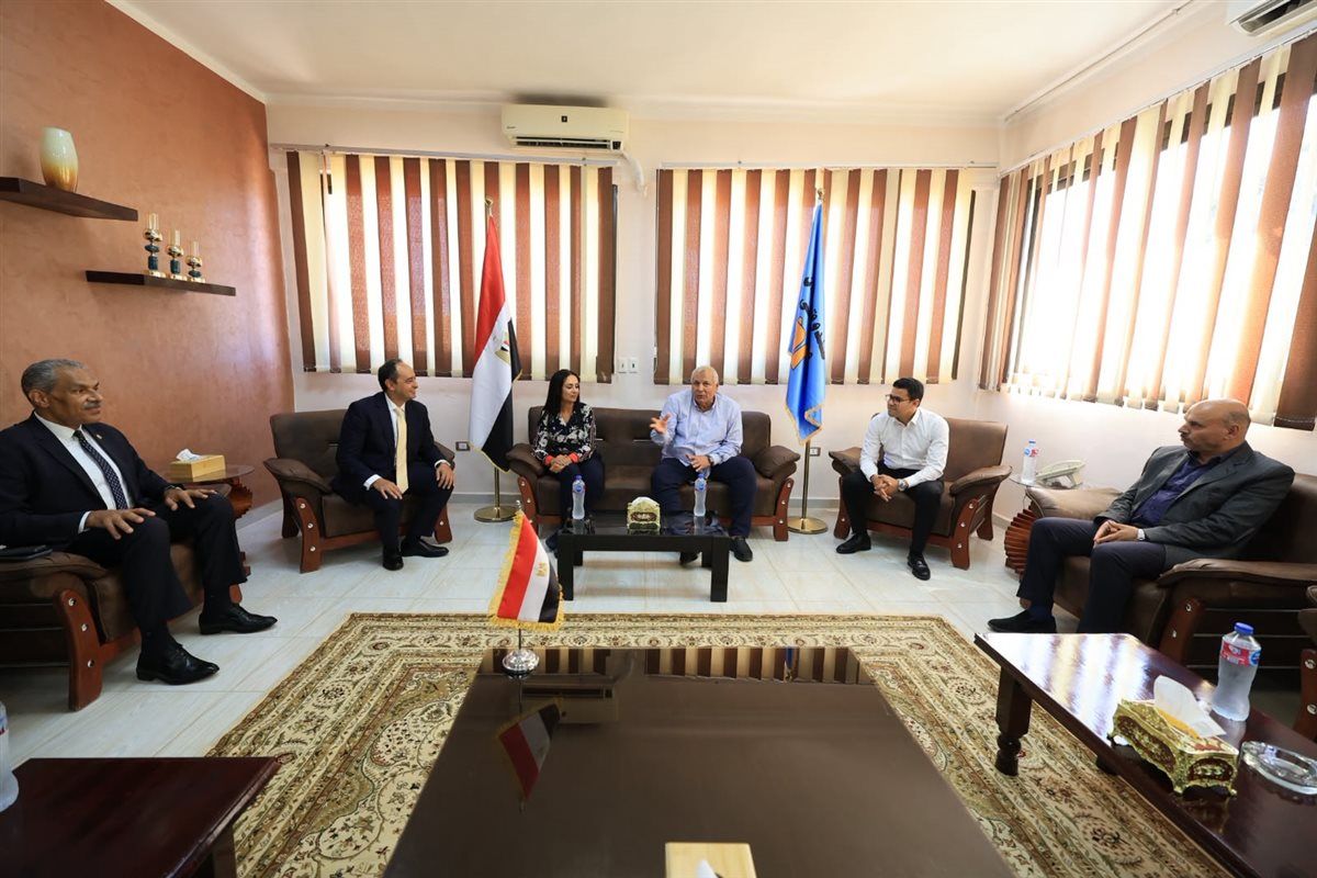 وزيرة التضامن ومحافظ مطروح يتفقدان مركز العزيمة