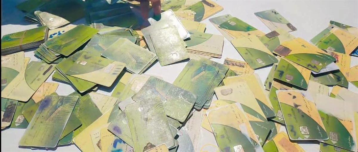 تجميع بطاقات تموينية في فرن بلدي 