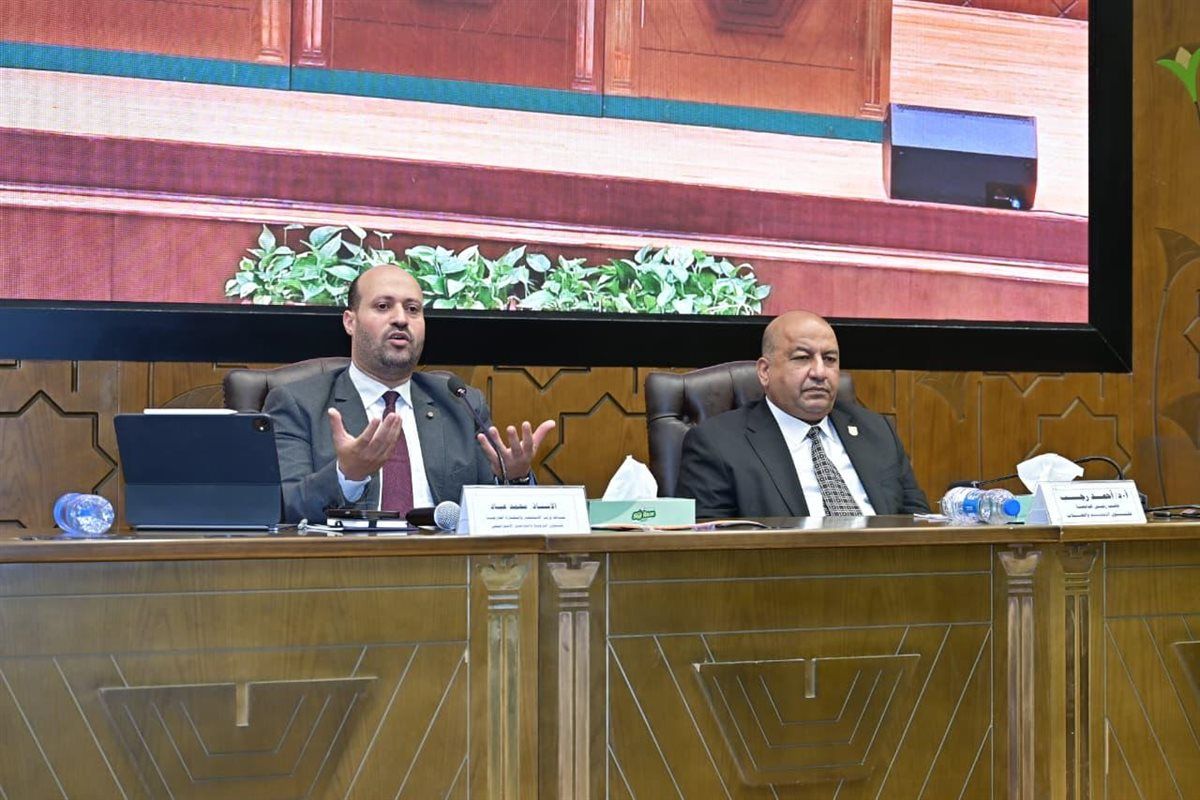  الفوج الثاني من معسكر «قادة المستقبل»، الذي تنظمه جامعة القاهرة