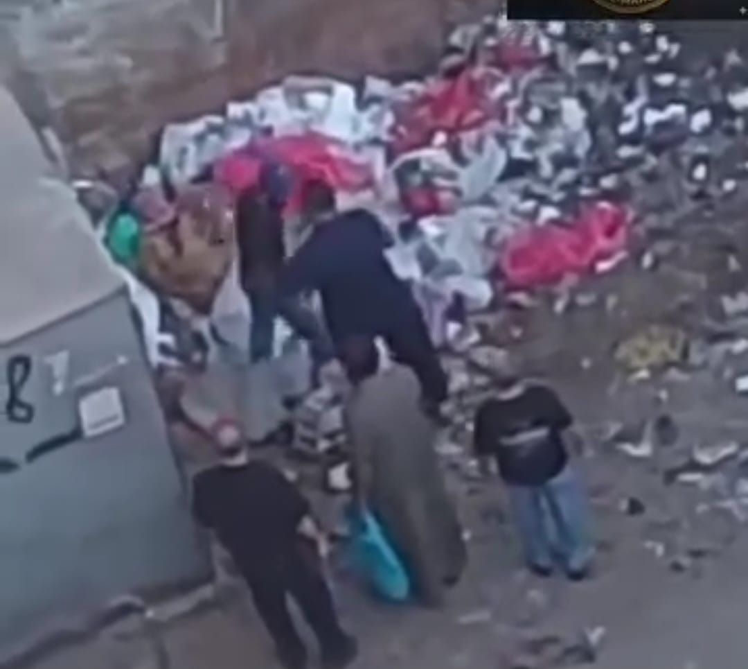 يلقي بوالدته في الزبالة بشبرا الخيمة 