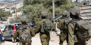 قوات الاحتلال تعتقل 30 فلسطينيا على الأقل من الضفة الغربية