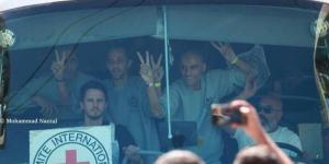 (صور):وصول 96 أسيراً فلسطينياً محرراً إلى رام الله ضمن المرحلة الأولى من صفقة التبادل