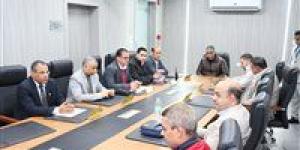 محافظ
      الفيوم
      يتابع
      غلق
      لجان
      التصويت
      بختام
      اليوم
      الأول
      لجولة
      الإعادة
      بانتخابات
      النواب