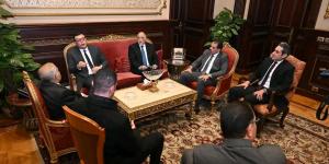 النائب أيمن حامد شريف يشارك في اجتماع لجنة التضامن لمناقشة حلول سكنية لمستأجري الإيجار القديم.. صور