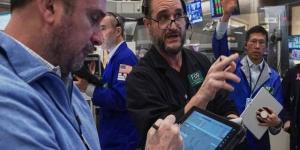 تراجع الأسهم الأمريكية بختام تعاملات الأسبوع وتتجه لتحقيق مكاسب شهرية