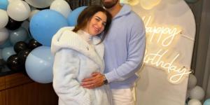 الحمدلله على الزوجة والأهل.. زوج مي عز الدين يحتفل بعيد ميلاده وسط العائلة