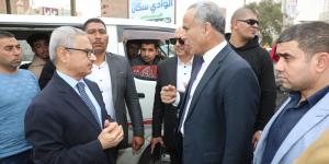 محافظ بني سويف في جولة مفاجئة بموقف الواسطى: ضبط مخالفة أجرة وخط سير وتشديد على دور المواطن في الرقابة