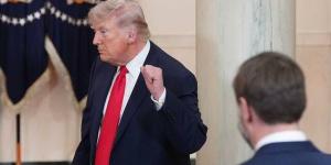 ترامب يحمّل إيران مسؤولية ارتفاع أسعار البنزين