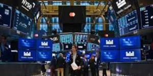 تراجع العقود الآجلة للأسهم الأمريكية إثر تلويح ترامب بتصعيد عسكري