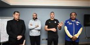 أوسكار رويز يحاضر مدربى حراس المرمى حول أبرز الحالات التحكيمية.. صور