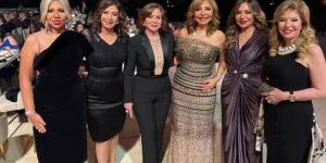 ربنا يسعدكم العمر كله.. ليلى علوي تهنئ عمرو اديب ولميس الحديدي بخطوبة نجلهما