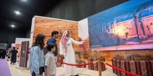 الجناح السعودي بمهرجان الثقافات والشعوب يبرز تاريخ المملكة ومسيرة نمائها الوطني