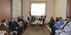 محافظ بورسعيد يشارك الأقباط احتفالات عيد القيامة بالكنيسة الإنجيلية ويؤكد: وحدة المصريين سر قوة الوطن