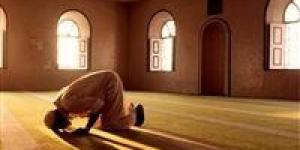 قبل أن تشرق الشمس بثوانٍ… هل صلاتك للفجر في وقتها أم قضاء؟ فتوى تنهي الجدل