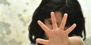 حبس عاطل استدرج طفلة للتحرش بها في مدخل عقار بالهرم