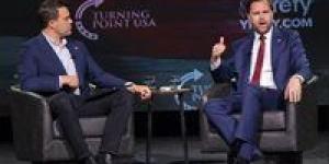 "تقتلون الأطفال".. صرخة محتج تُقاطع خطاب "فانس" في جامعة جورجيا (فيديو)