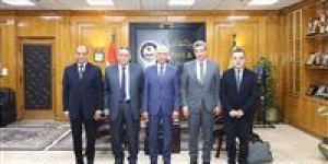 رئيس جامعة المنيا يترأس لجنة اختيار عميد كلية " الألسن