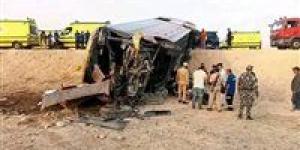 ماذا حدث على طريق قنا سفاجا؟ تفاصيل انقلاب سيارة وإصابة زوجين وطفلهما