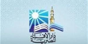 «يندرج تحت فئة المساكين»..الإفتاء: الزميل في العمل الذي لا يكفيه راتبه يجوز إعطاؤه من الزكاة