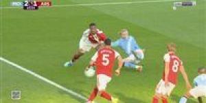 مان سيتي ضد آرسنال.. إيرلينج هالاند يسجل الهدف الثاني لـ مانشستر سيتي في مرمى أرسنال بالدوري الإنجليزي الممتاز