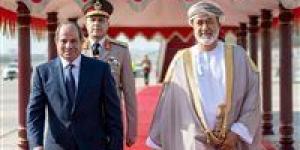 سلطان عمان يستقبل الرئيس السيسي فور وصوله إلى السلطنة في زيارة أخوية