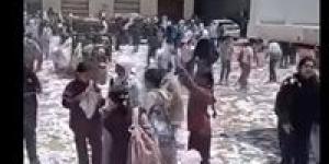 غضب واسع بعد تمزيق طلاب كتبهم الدراسية أمام مدرسة بالجمالية في الدقهلية عقب انتهاء الامتحانات