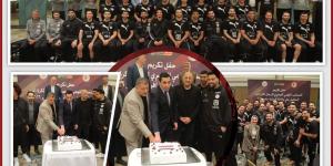 تورتة وصور تذكارية.. وزير الرياضة يحتفل مع منتخب اليد ببطولة أفريقيا