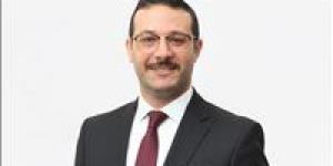 طاهر أبو زيد يكتب: الكادر الذي نحتاجه.. سياسي أم مهني؟