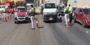 ضبط آلاف المخالفات وفحص السائقين للكشف عن المخدرات في حملات مرورية مكثفة بالطرق والمحاور