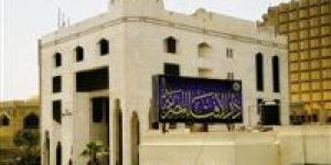 هل يجوز توزيع أموال على أطفال المقابر صدقة على الميت.؟.. الإفتاء تجيب