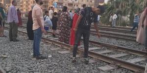 مصرع شخصين أثناء عبورهما شريط السكة الحديد بالقليوبية