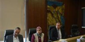 رئيس جامعة دمياط وغرفة صناعة منتجات الأخشاب يبحثان تعزيز التعاون لربط البحث العلمي بالصناعة