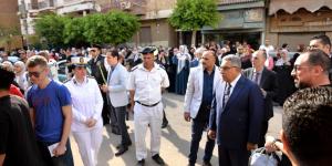 محافظ الدقهلية يتفقد انتظام دخول الطلاب للجان الثانوية العامة ويؤكد: لا تهاون مع الغش وتحقيق العدالة أولوية