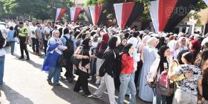 أمهات في مواجهة التوتر، فاطمة فتحي تروي تفاصيل "ساعات القلق" أمام لجان الثانوية العامة