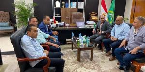 رئيس مدينة الشروق يبحث مع مسؤول الشؤون العقارية بالمجتمعات العمرانية الجديدة إجراءات توفيق الأوضاع والقرعة العلنية التسكينية (صور)