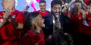تامر حسني يشعل أجواء الاحتفال بأبطال المنتخب في إستاد القاهرة