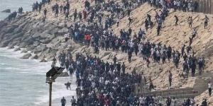 تدفق كبير للمهاجرين إلى سبتة عبر البحر، وتحرك عاجل من السلطات الإسبانية (صور)