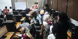 توافد طلاب الثانوية العامة على معامل التنسيق بجامعة القاهرة لتسجيل الرغبات (صور)