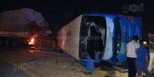 مصرع 4 أشخاص وإصابة 57 آخرين في تصادم مروع بين أتوبيس وسيارة نقل بمحور الضبعة - النيل نيوز